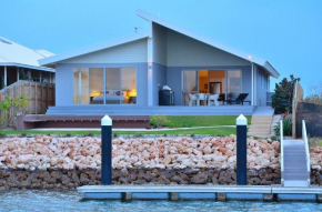 The Carnarvon Luxury Canal Home